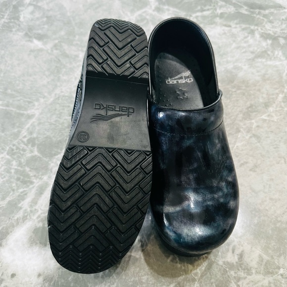 Dansko Titanic Marble Professional Clogs Patent Leather Women’s SZ 38 US 7.5-8 - Picture 6 of 6